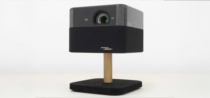 �g���O�W���A���[�h���܂Ƃ����G�v�\���̃R���p�N�g�v���W�F�N�^�[�uEF-73�v�̎��͂�O�ꃌ�r���[