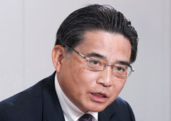 野崎薫氏