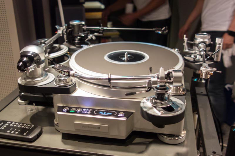 TechDAS、4本のトーンアームが装着できるアナログプレーヤー「Air