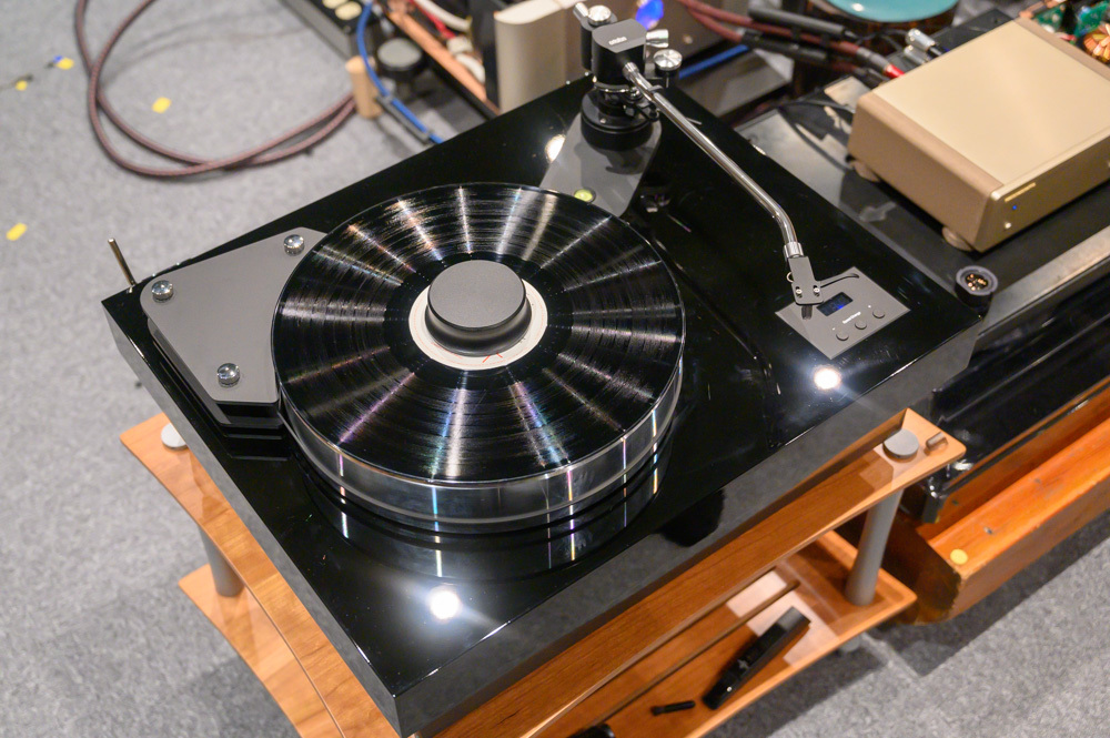 Pro-Ject、選別品モーター採用の上位レコードプレーヤー「XTENSION12RS