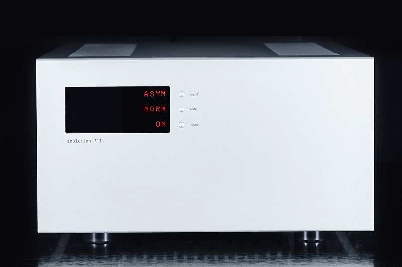 Soulution デュアルモノ構成の最上位ステレオパワーアンプ 711 650万円 Phile Web