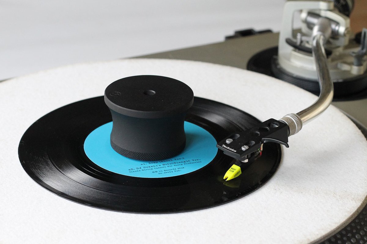 南部鉄器のレコードスタビライザーが登場。若手職人とDJ