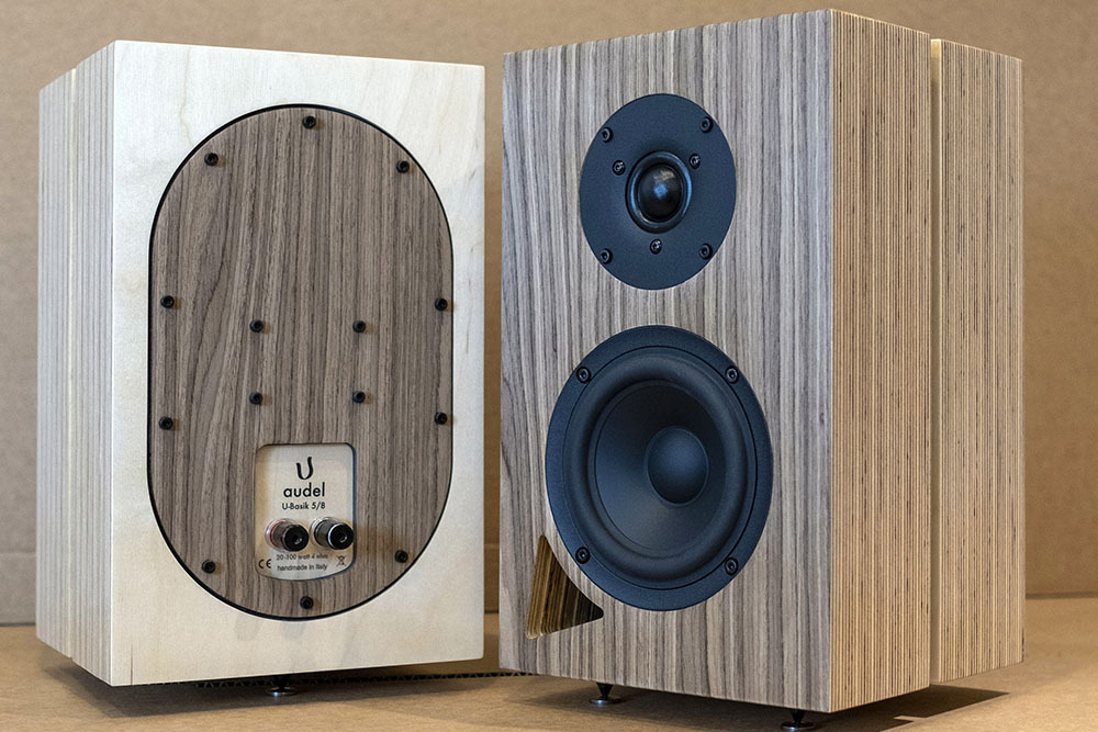 AUDEL、積層バーチ材によるリブ構造をさらに進化させたブックシェルフ