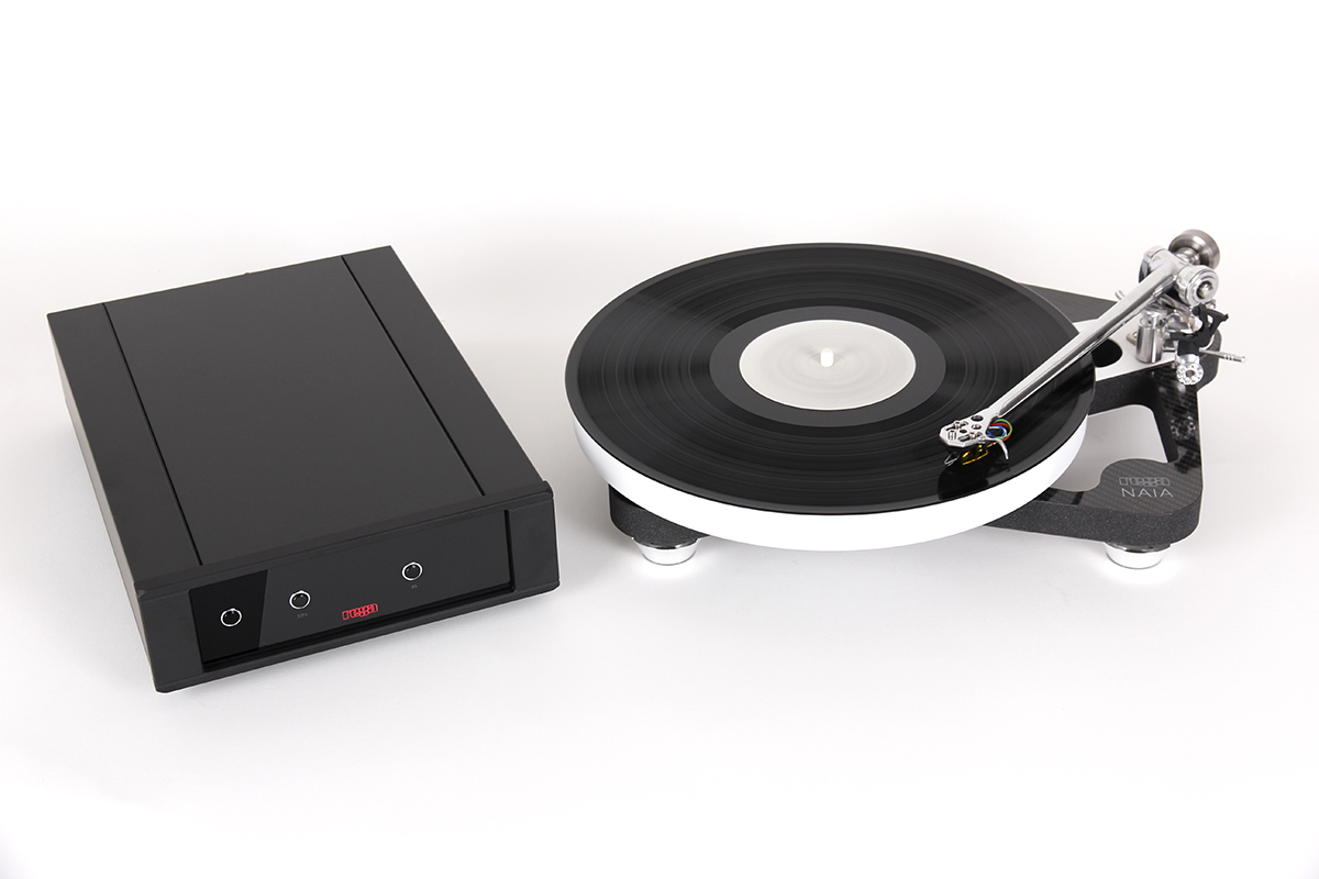 Rega、50周年記念アナログプレーヤー「Naia」。同社技術の集大成となる