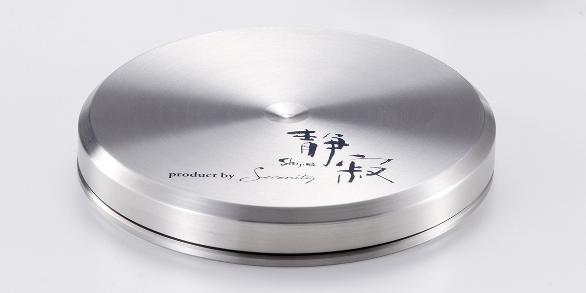 セレニティ、“スイング式“ステンレス製薄型インシュレーター「SWI-10