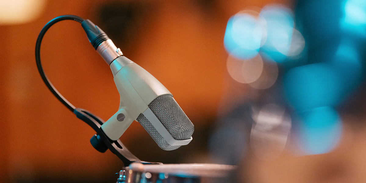 ゼンハイザー、マイクロフォン「MD 421 Kompakt」の80周年記念