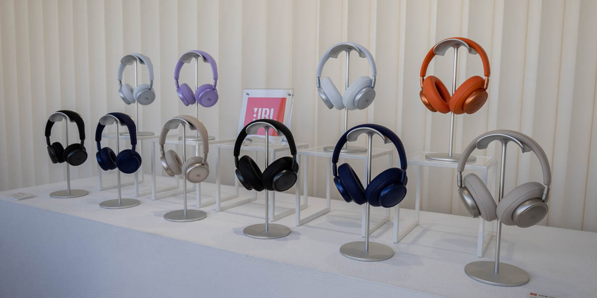 JBL、機能強化したワイヤレスヘッドホン。オーバーイヤー型「Live