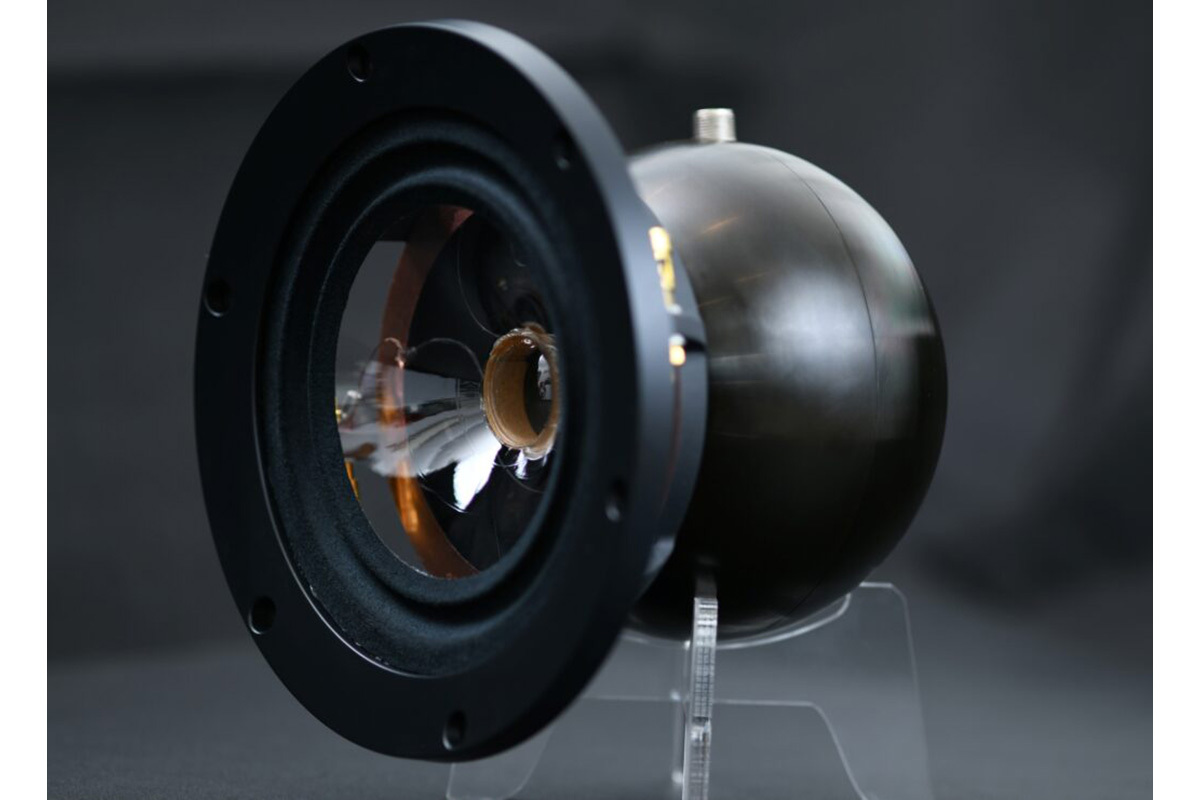 日本電気硝子、スピーカー振動板専用の超薄板ガラス「Sonarion」を