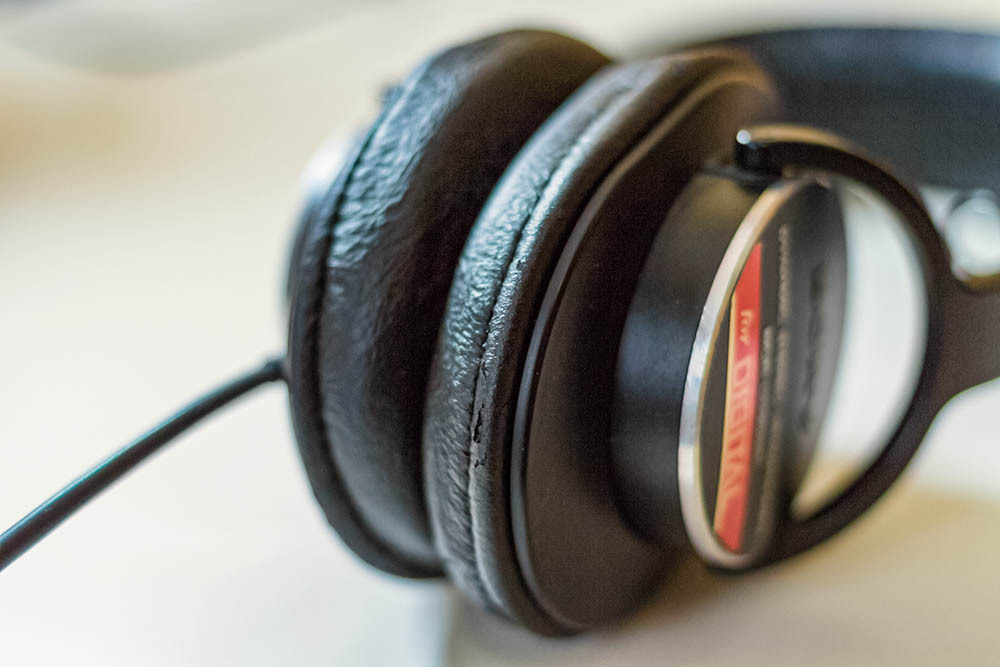 パッド劣化有】ヘッドホン Mitchell & Johnson MJ2 ヘッドホンの