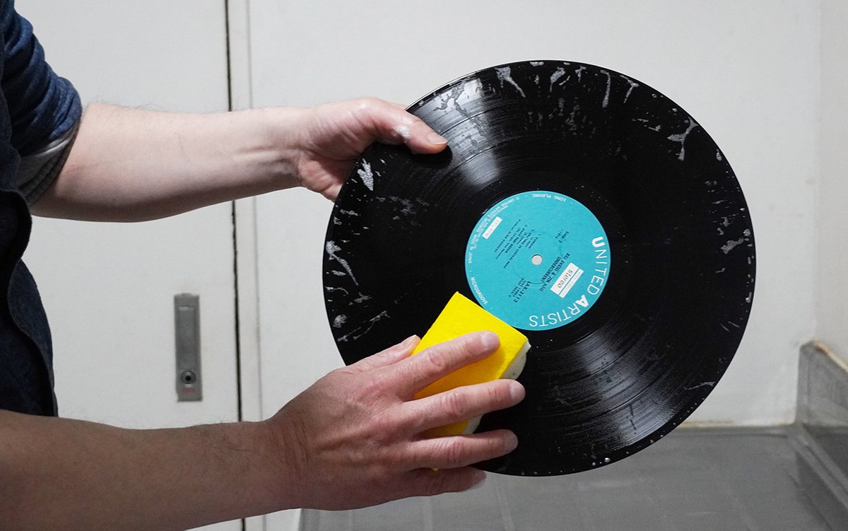 レコード盤、実は食器用洗剤で洗ってOK！ 安くて効果的なクリーニング技を伝授 (1/2) - PHILE WEB