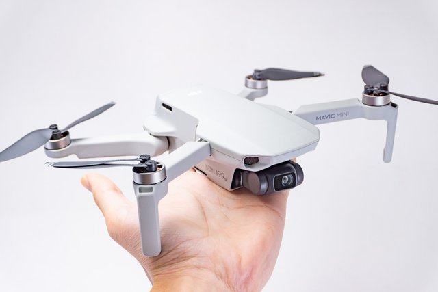 すぐ飛ばせる、どこでも飛ばせる。 “199g” 新ドローン、DJI「Mavic
