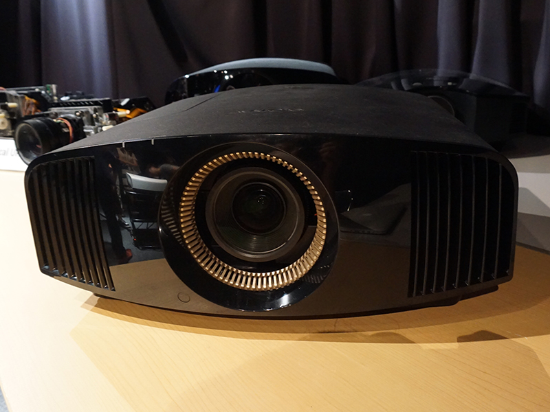 SONY VPL-VW515 4K ビデオプロジェクター本体 黒色 円形レンズ VPL-VW535 | ビデオプロジェクター | ソニー