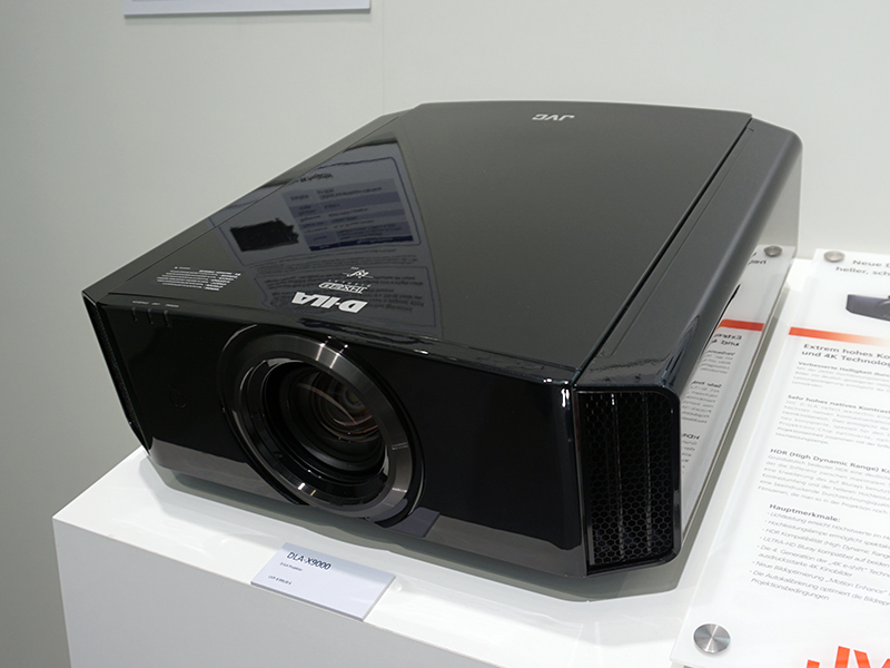 IFA＞JVCケンウッド、新4Kプロジェクター「DLA-X9000」でHDR/SDRを比較