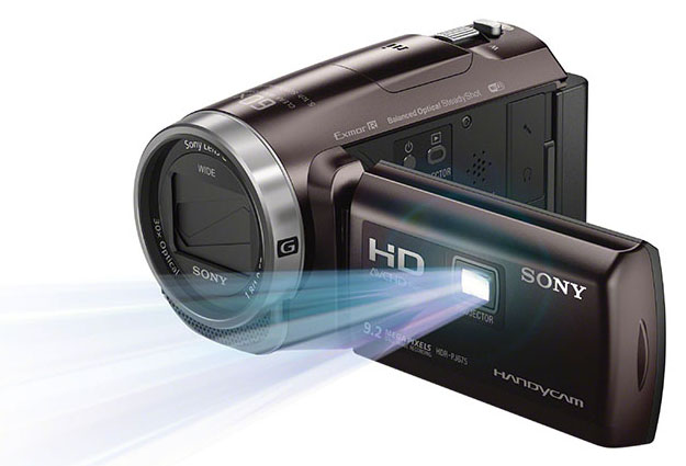 ソニー、手ブレ補正やAFを進化させたプロジェクター搭載機など