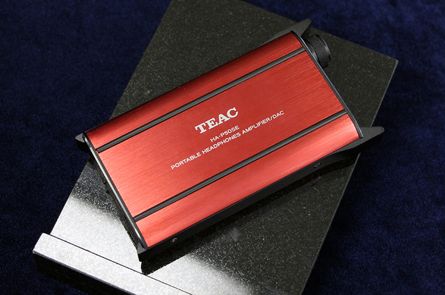 ティアック、USB-DAC内蔵ポタアン「HA-P50SE」に新色レッド - PHILE WEB