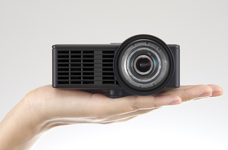 リコー、手のひらサイズの短焦点LEDプロジェクター「WXC1110」 - PHILE WEB