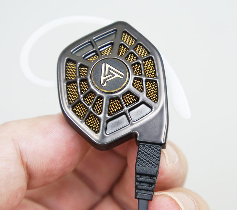 ヘッドホン祭＞AUDEZE、平面駆動イヤホン「iSINE」12月上旬に国内販売