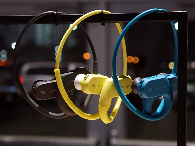 CES＞ソニー、イヤホン一体型ウェアラブルウォークマンに外音