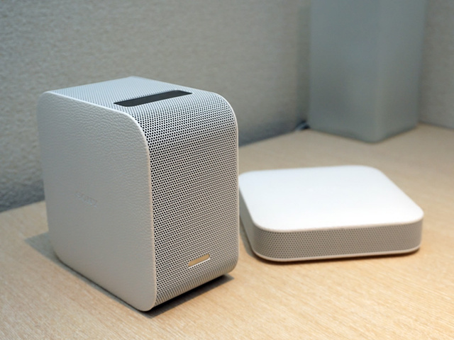 ソニー、ポータブル超短焦点プロジェクター「LSPX-P1」の“ポスター機能