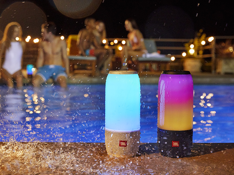 JBL、防水性能など強化した光るBluetoothスピーカー第三世代機「PULSE