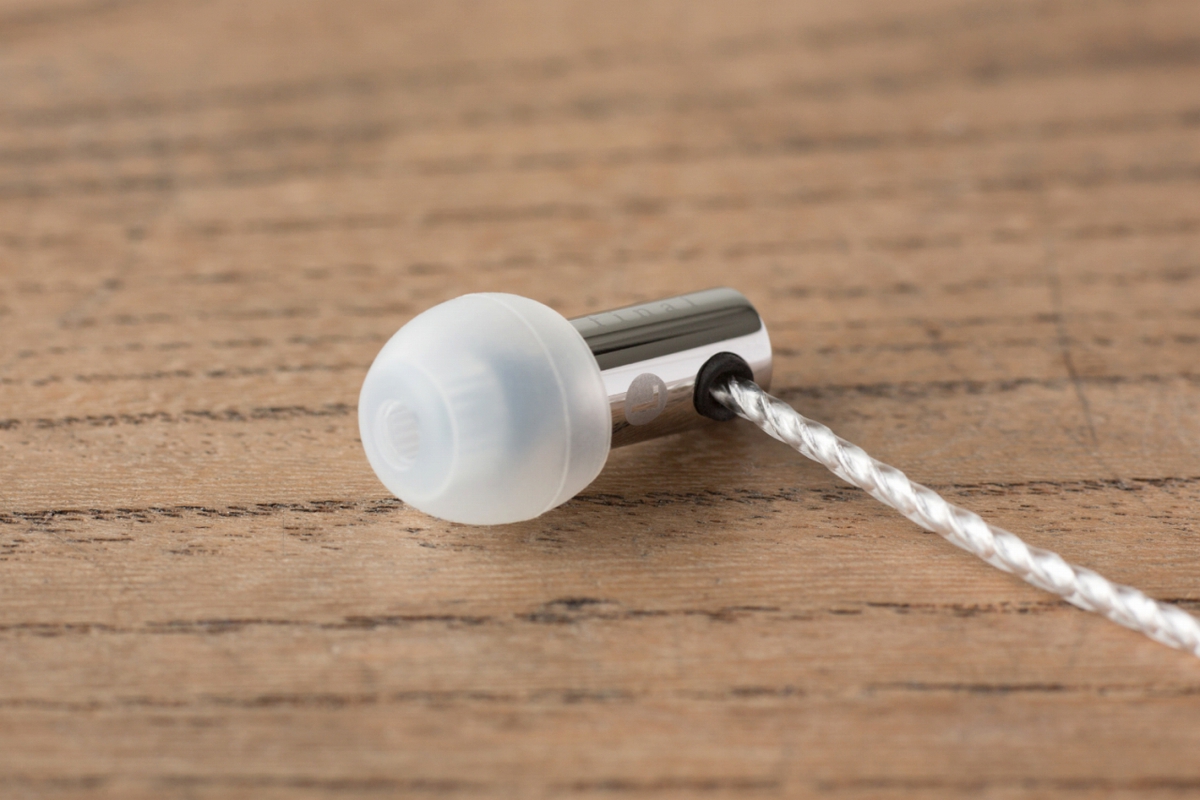 final E3000(MMCX化)+finalシルバーコートケーブル3.5mm final E3000(MMCX化)+finalシルバーコートケーブル3.5mm - メルカリ