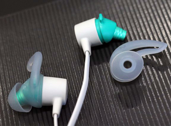 Jaybird、スポーツ向けワイヤレスイヤホン「TARAH」「X4」。新開発