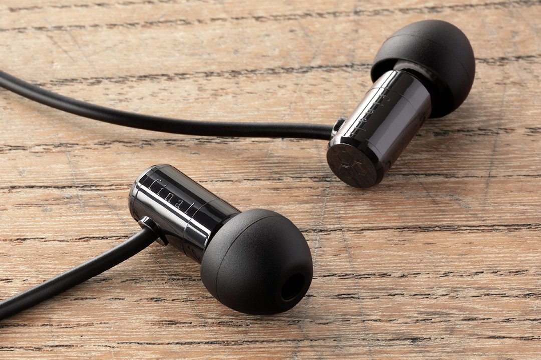 final、ゲームやVRなど“バイノーラル音源に最適”なイヤホン「E500