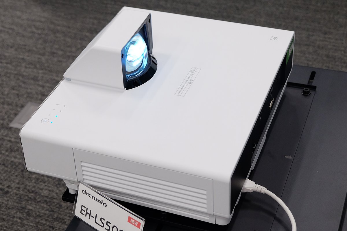 エプソン、初の超短焦点4Kプロジェクター「EH-LS500」。レーザー光源で高コントラスト、Android TV端末同梱 - PHILE WEB