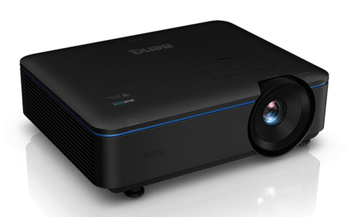 BenQ、高輝度5,000ルーメンの短焦点レーザープロジェクター