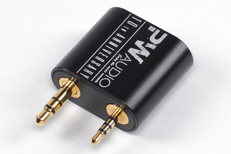 PW AUDIO、4.4mm変換プラグ「AK TO 4.4F/L」。Astell&Kern製品に接続