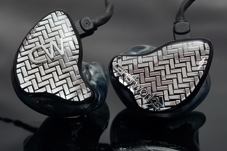 カナルワークス、中低域を強化した2ウェイ／6ドライバー構成のカスタム