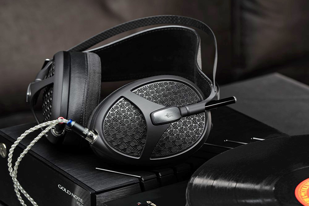 Meze Audio、チューニングとデザインをより洗練した平面磁界ヘッドホン
