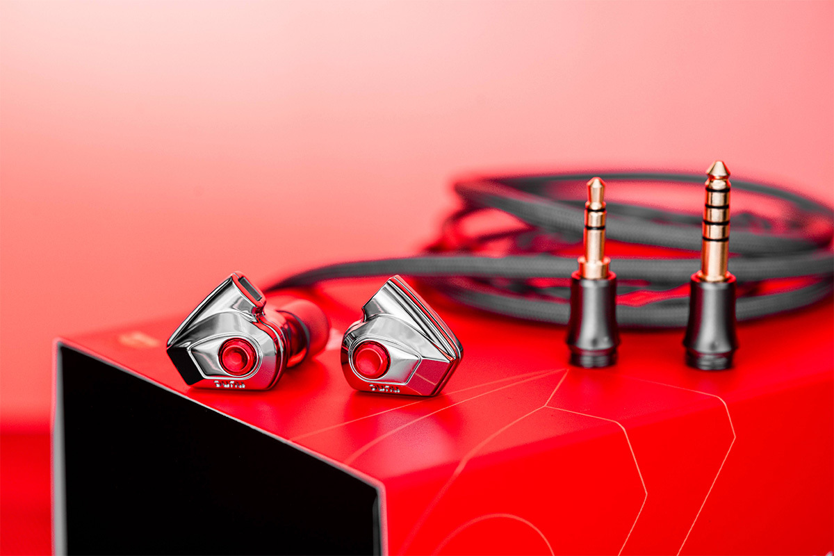 DUNU、ダイナミック・ドライバー搭載イヤホン「TITAN S2」。3.5/4.4mm