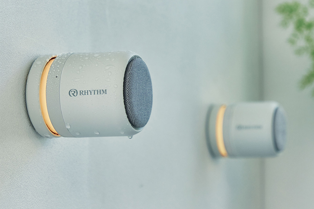 リズム、左右独立でステレオ再生の防水ポータブルスピーカー