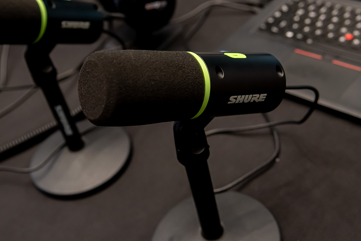 SHURE どぎつく MV7マイク シェア
