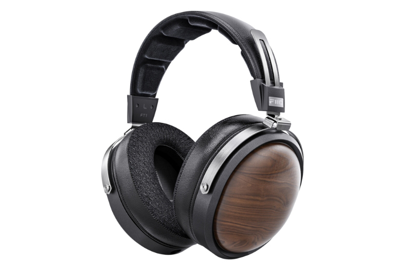 FIIO、北米産ブラックウォールナットハウジングの密閉型ヘッドホン