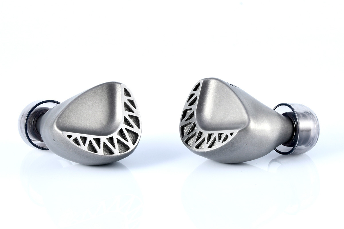 Unique Melody、“チタンシリーズの集大成”を謳うIEM「Maven II」。世界