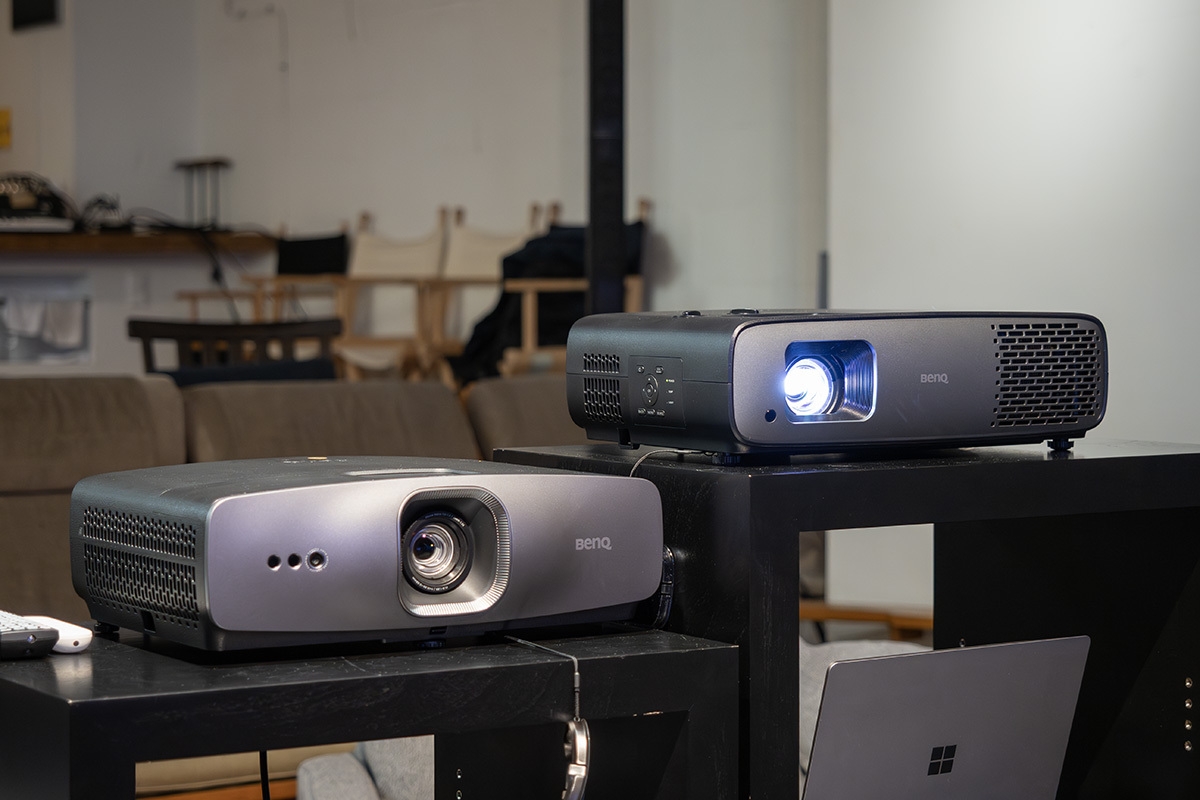 ホームシアターファンに刺さる”AI搭載4Kプロジェクター「W4100i