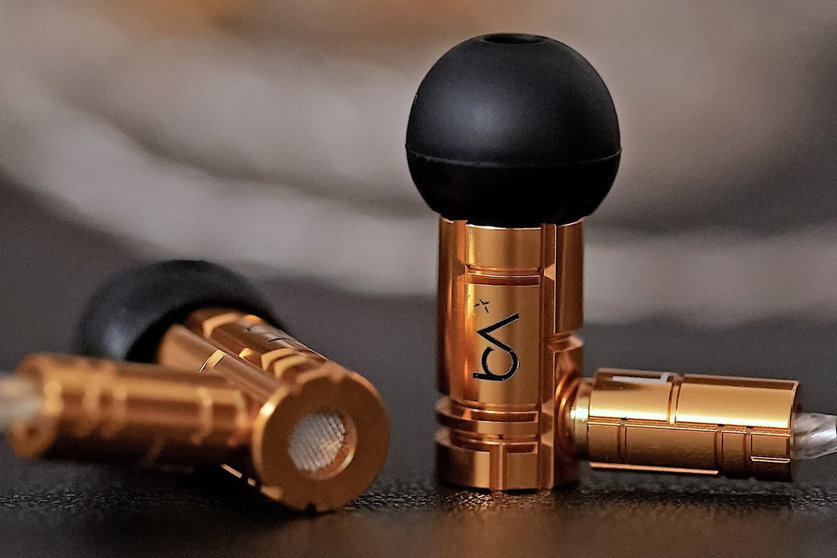 イヤホン beat audio Initium Uno Beat Audio、初のイヤホン「Initium Uno」。あえてのシングルBAで