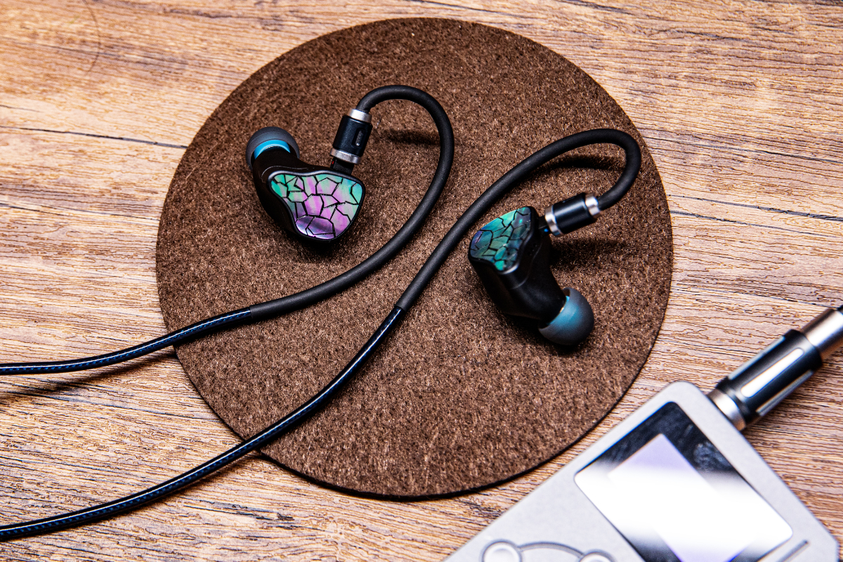 THIEAUDIO、BAドライバーや重低音設計を刷新したハイブリッドイヤホン