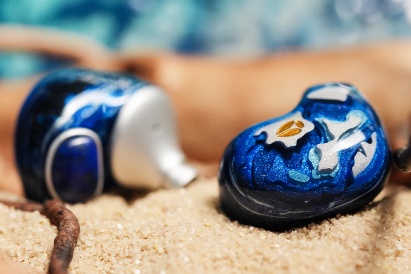 ARTPICAL、筐体をラピスラズリで装飾した12mm平面磁界イヤホン「Blue