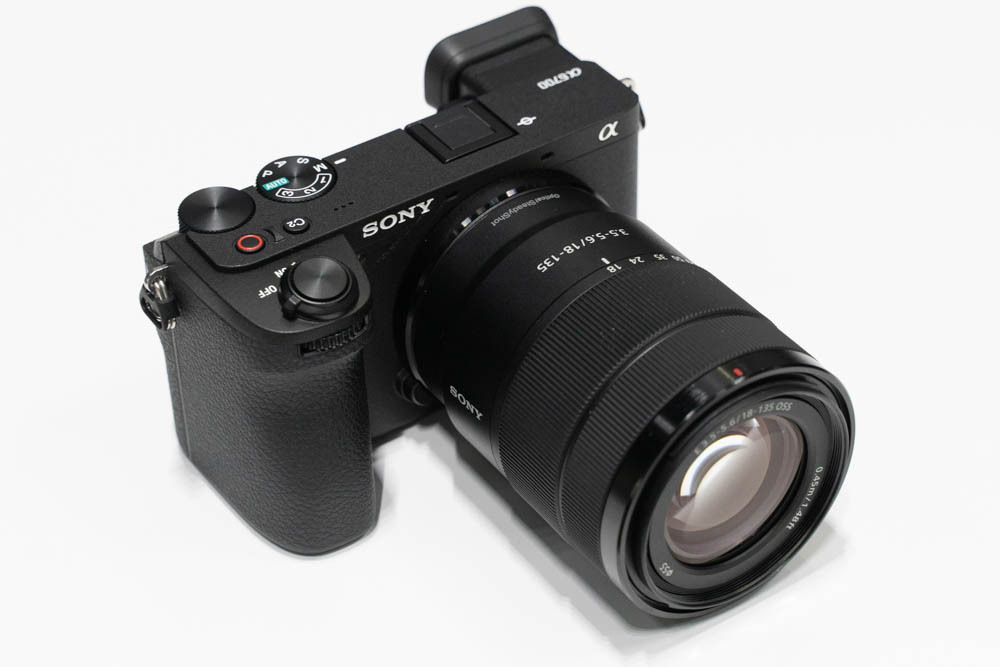 ソニー、プレミアムAPS-Cミラーレス「α6700」。AI認識AFに前ダイヤルも