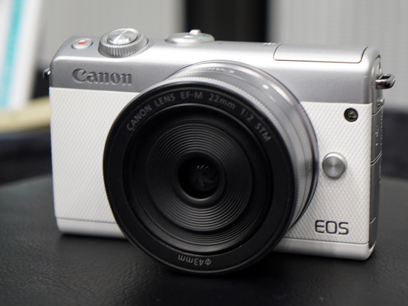 Canon EOS M100 ミラーレス一眼 シルバー EOS M100 ミラーレス一眼カメラ ホワイト [ズームレンズ+単焦点レンズ