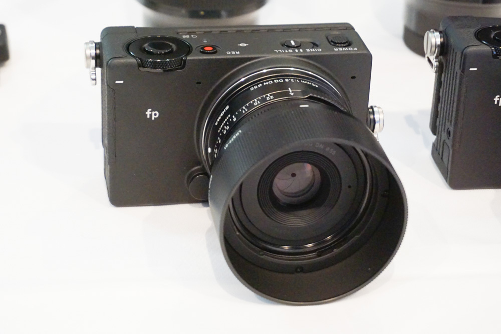 SIGMA fp ミラーレス一眼カメラ Amazon | Sigma (シグマ) fp ミラーレス一眼カメラ 45mm f/2.8 DG DN