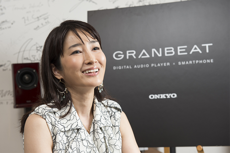インタビュー 昼顔 挿入歌を歌うジャズシンガー 青木カレンが語る Granbeat の魅力 1 2 Phile Web