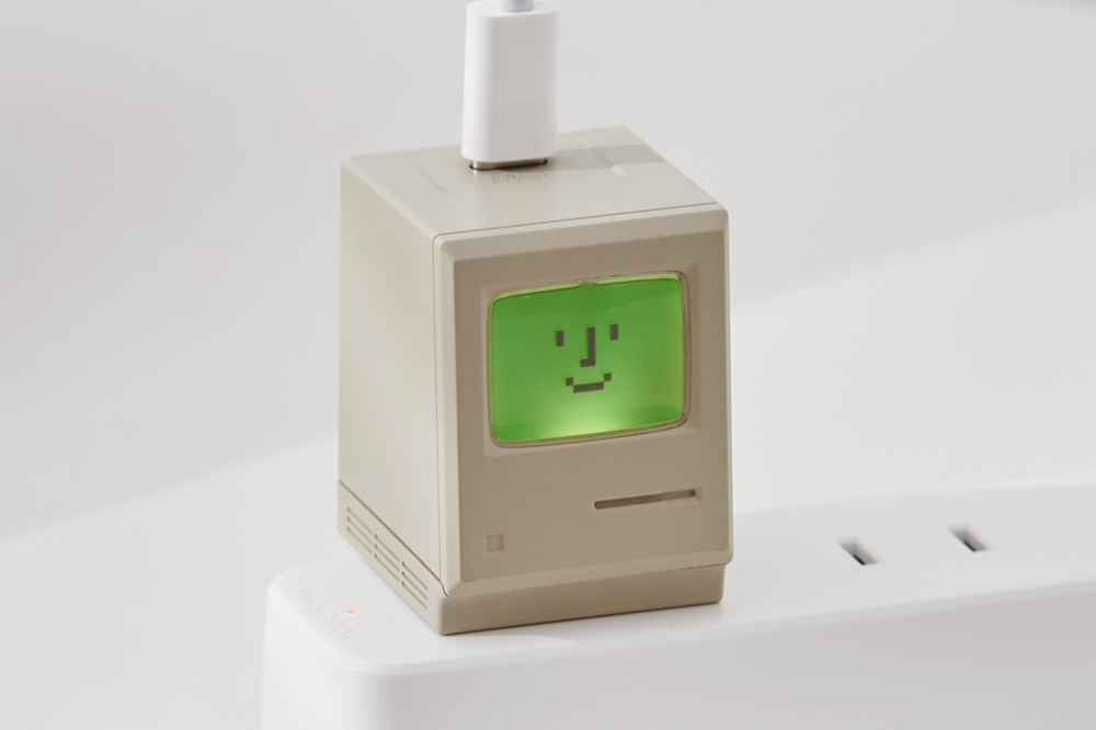 ファンなら即買い？ レトロMac風デザインのUSB-C充電器が登場【Gadget