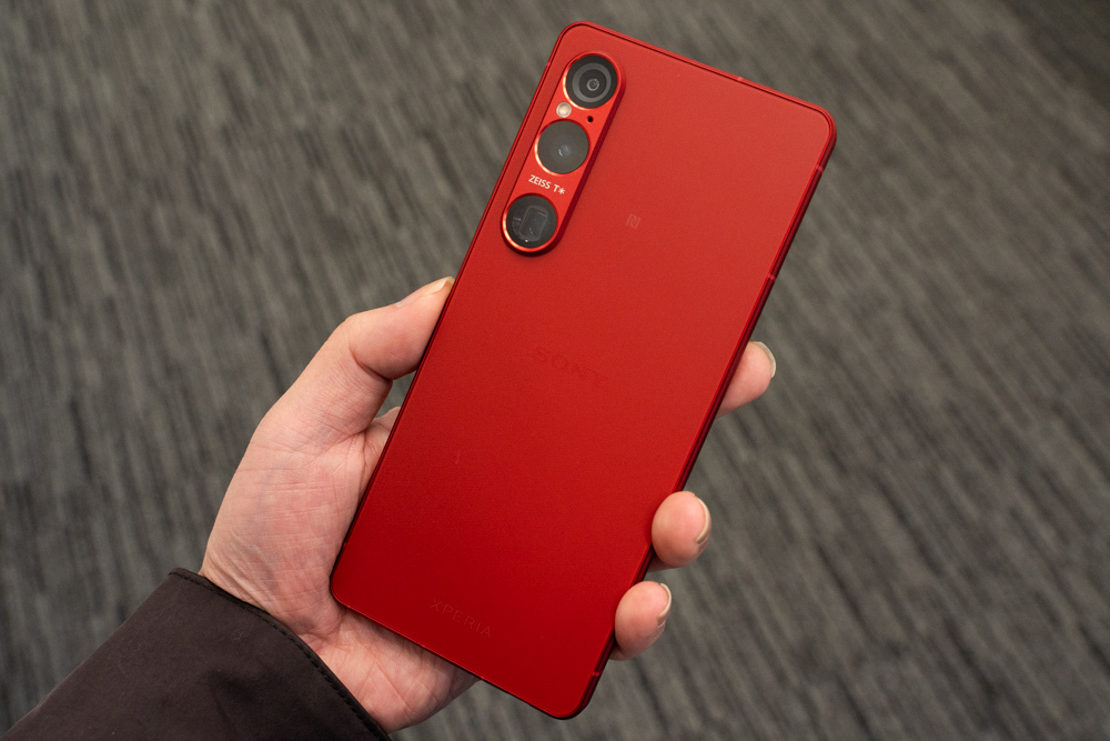 ソニー、4KからフルHD+ディスプレイに回帰したフラグシップスマホ