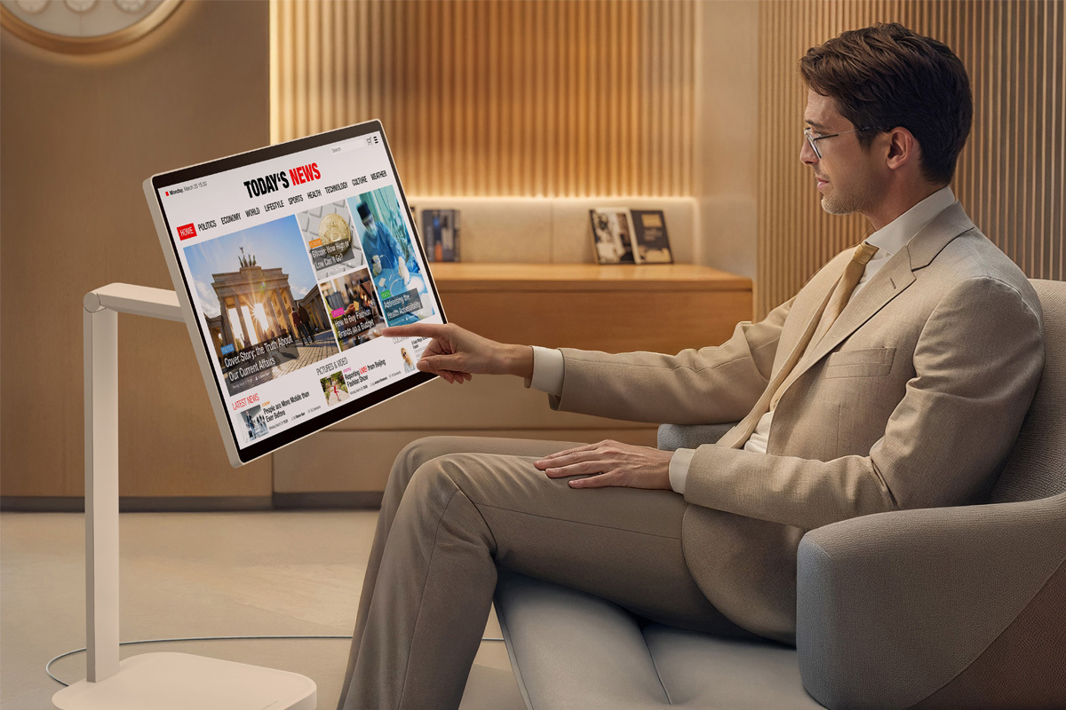 LG、ホイール付きスタンド対応の4Kスマートモニター「Smart Monitor