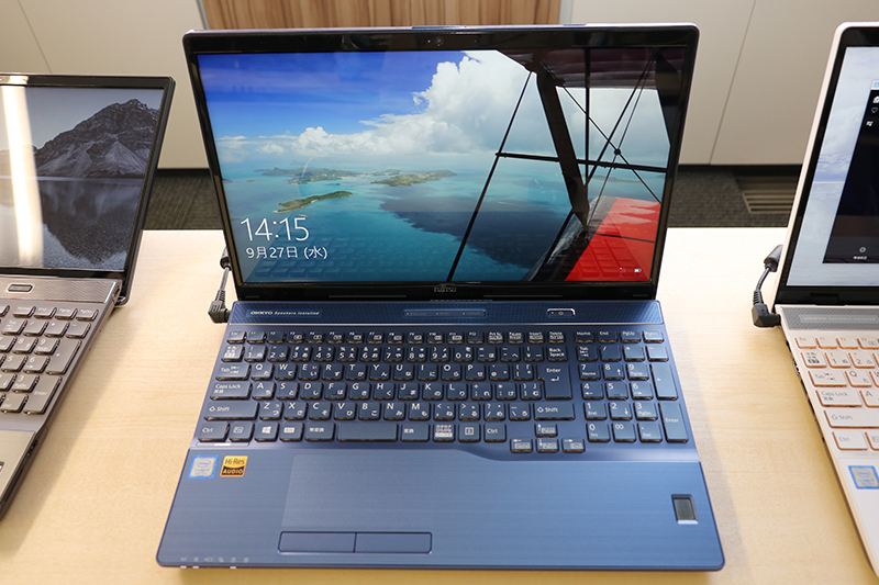 富士通、Windows MR対応の新ノートPC“LIFEBOOK”とMRヘッドセット 