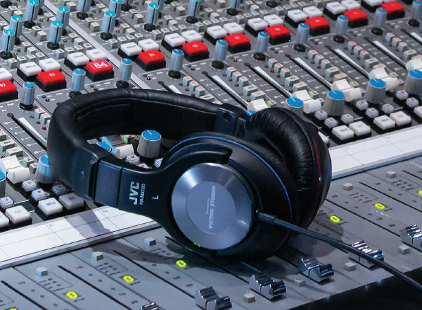 あらゆる要素がハイレベル － JVC×ビクタースタジオのモニター